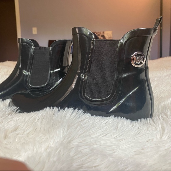 Michael Kors Black Ankle Rain Boot Size 7 - Picture 6 of 9